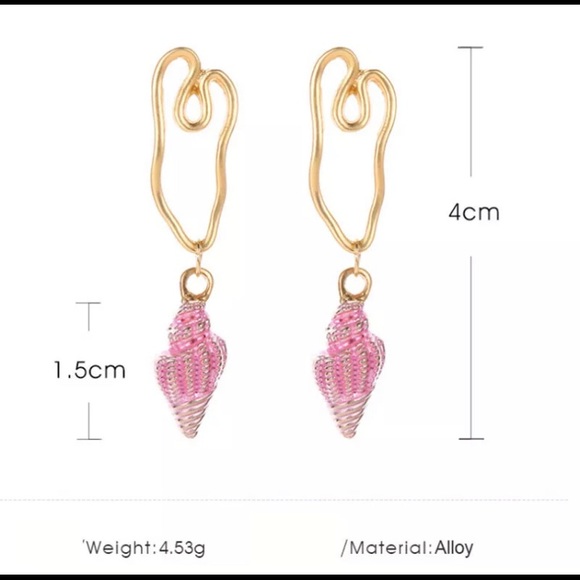 Pink Golden Beach Conch Shell Earrings - Picture 3 of 4